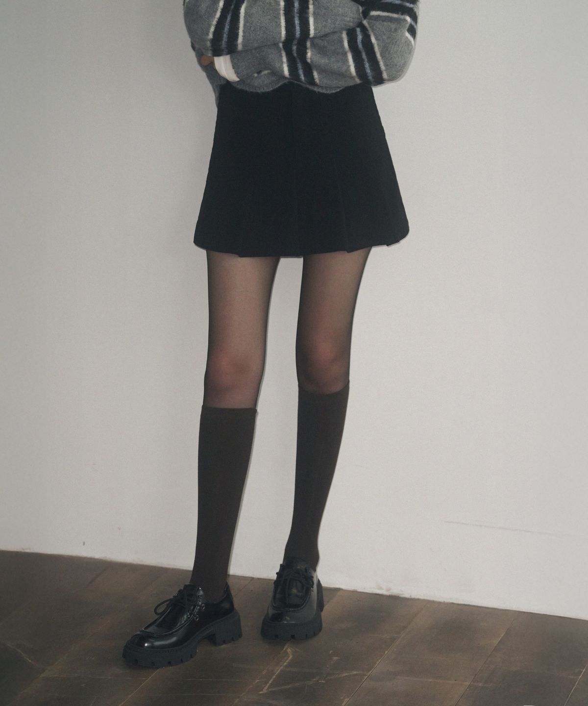 레더리(LEATHERY) 멜로우 플리츠 코듀로이 스커트 [BLACK]