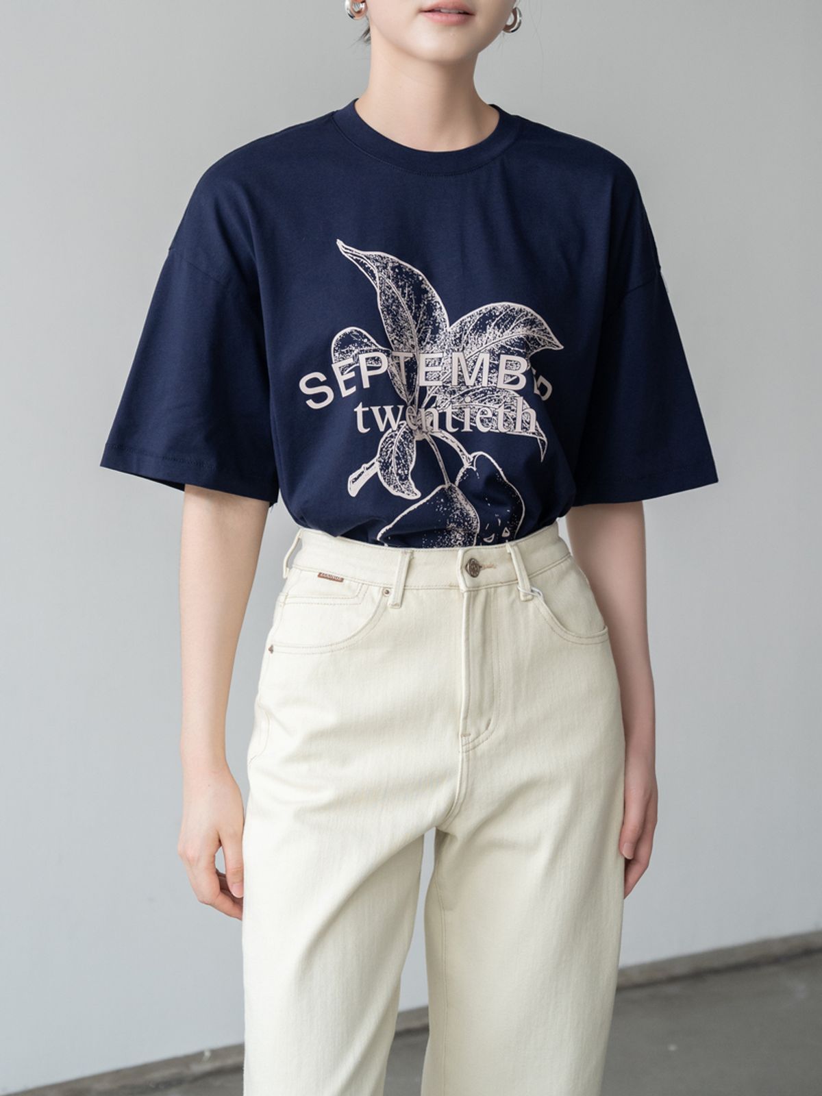 셉템버투웨니(SEPTEMBER TWENTIETH) 셉템버투웨니 오버핏 티셔츠 (Navy)