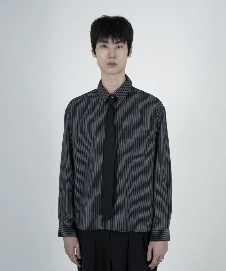 라인 크롭 스트라이프 셔츠 (블랙)