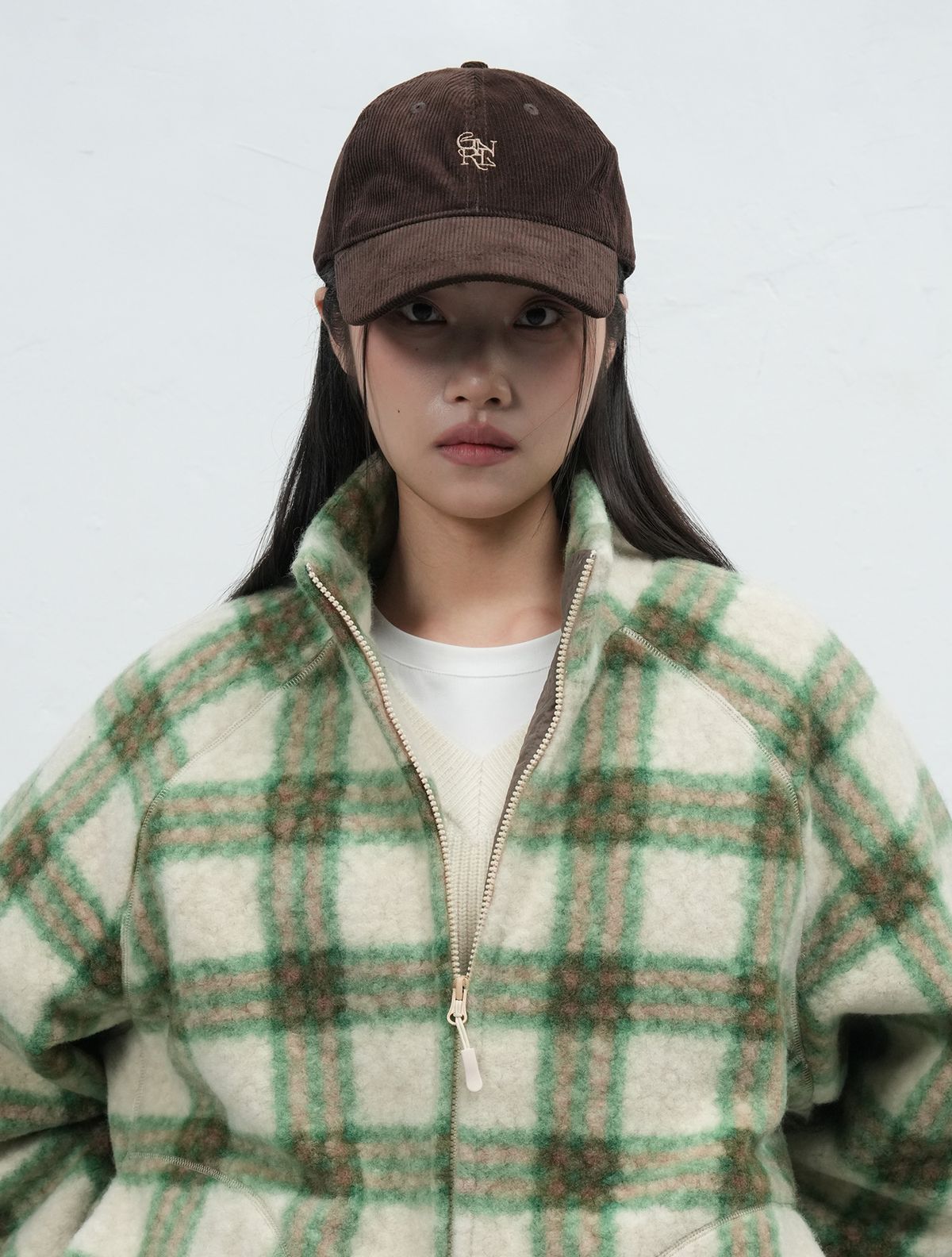 제너럴아이디어(GENERALIDEA) UNISEX 코듀로이 GNRL 로고 볼캡 [BROWN] / SBE3U91005