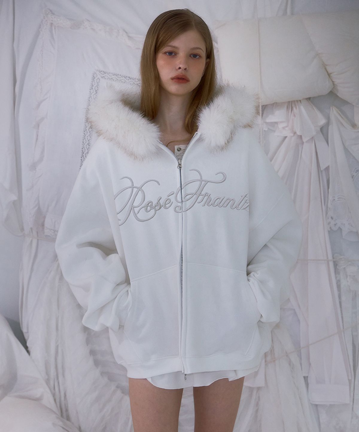 로제프란츠(ROSEFRANTZ) Fur Overfit Lettering Hood Zip-up [Ivory]