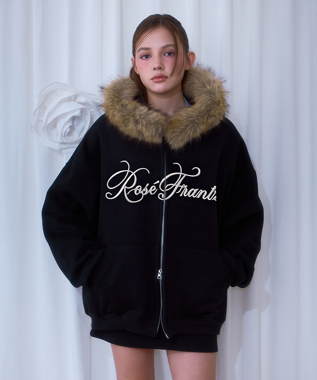 로제프란츠(ROSEFRANTZ) Fur Overfit Lettering Hood Zip-up [Black]