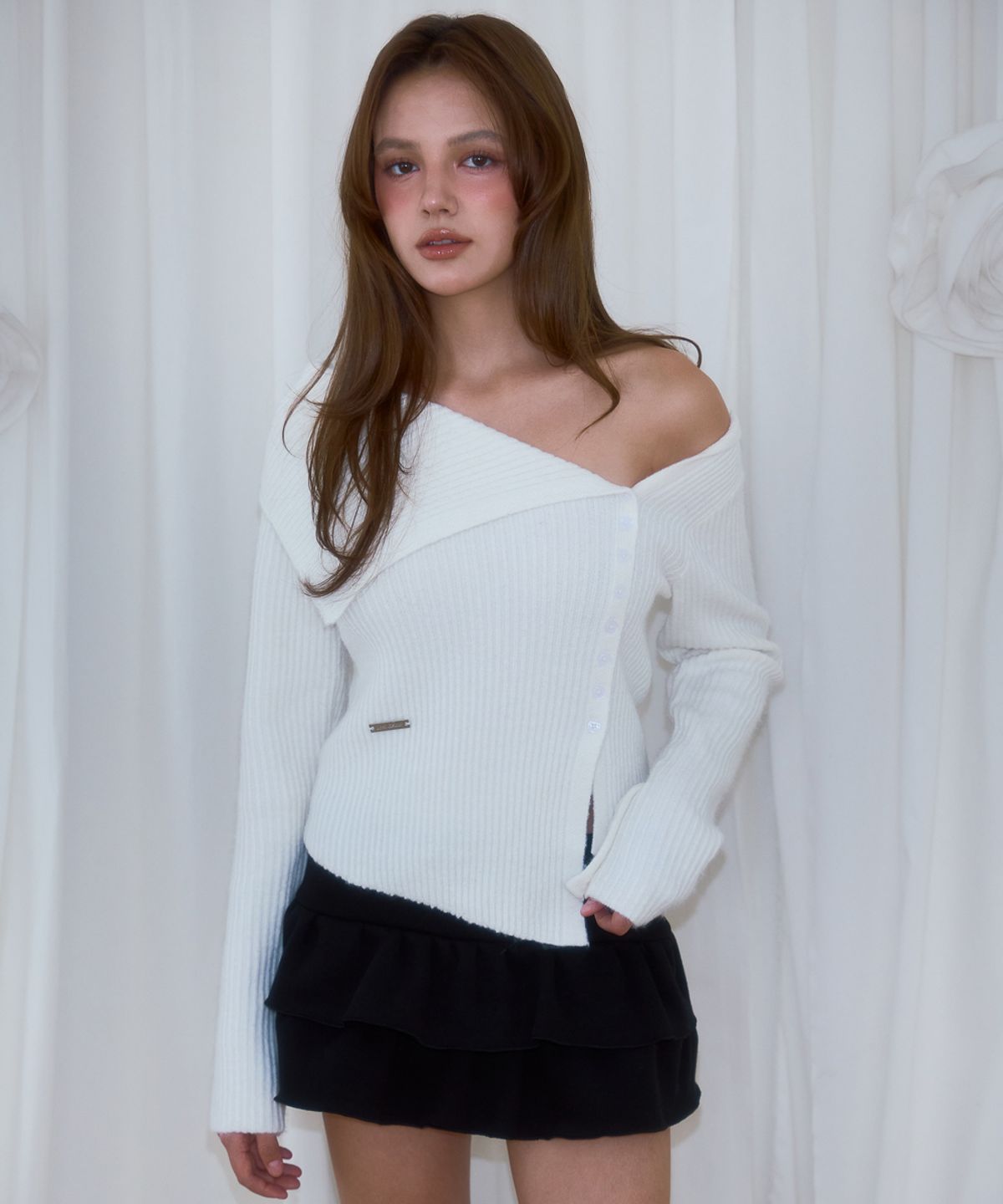 로제프란츠(ROSEFRANTZ) Unbalance Collar Button Knit [Ivory]