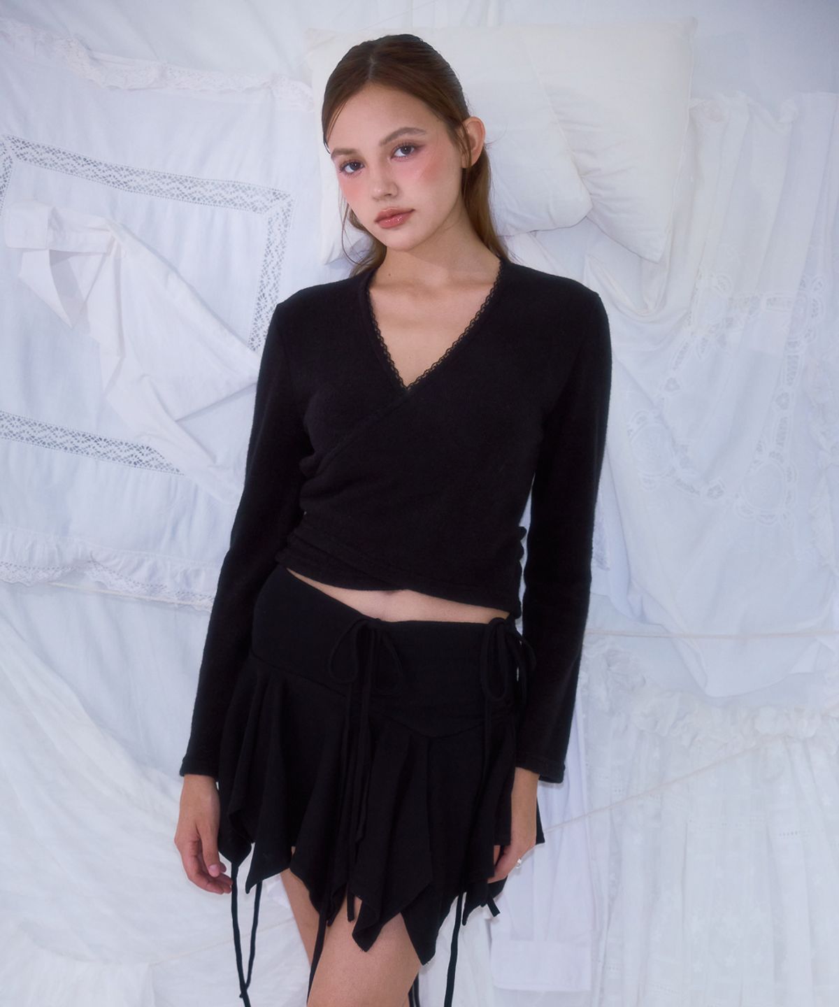 로제프란츠(ROSEFRANTZ) Lace Line Wrap Long Sleeve [Black]