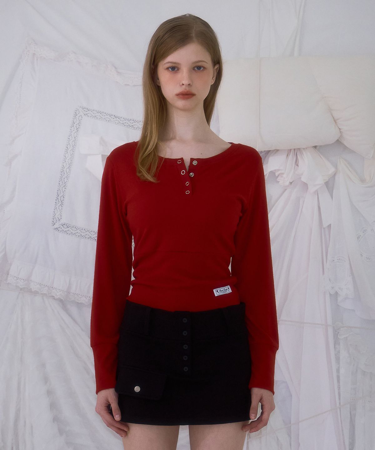 로제프란츠(ROSEFRANTZ) Eyelet Henley-neck Long Sleeve [Red]