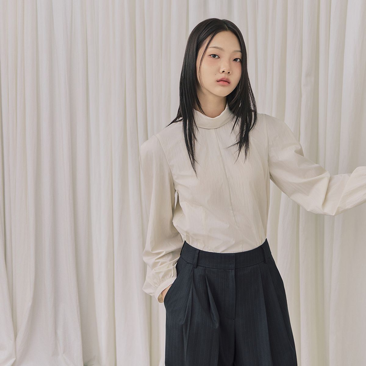 랩(LAP) 긴팔 퍼프 뒷리본 블라우스 AR3WB868