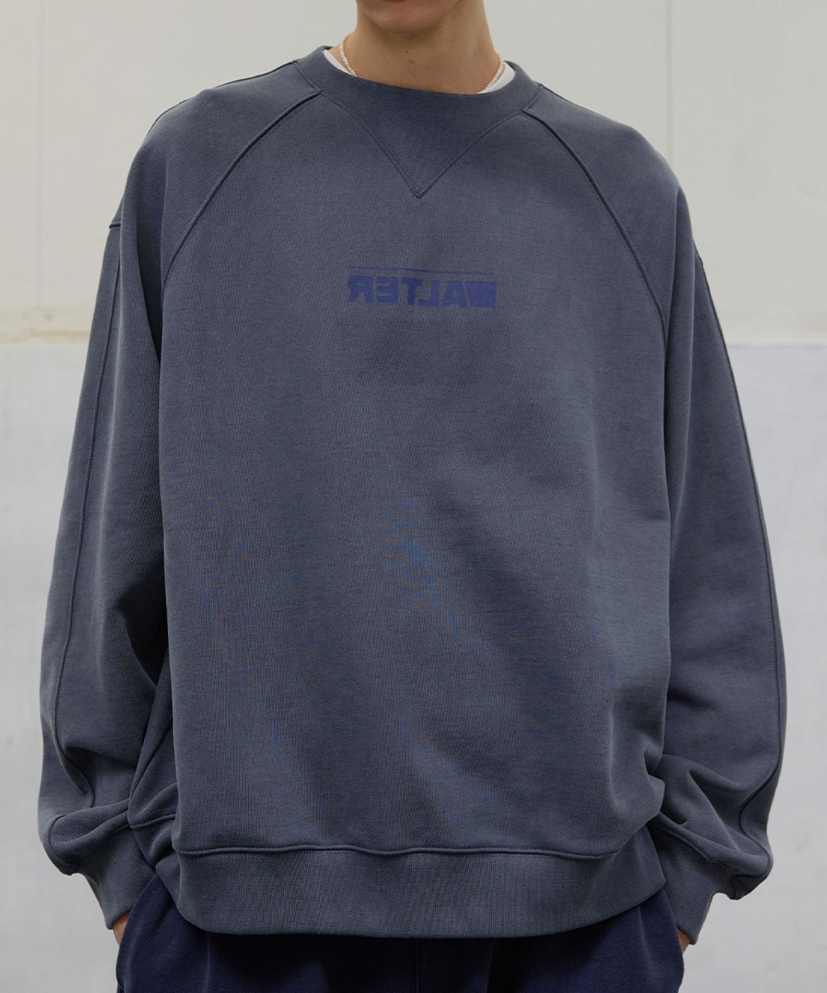 얼터 스튜디오(ALTER STUDIO) Pigment Raglan Neat Sweatshirt_Navy
