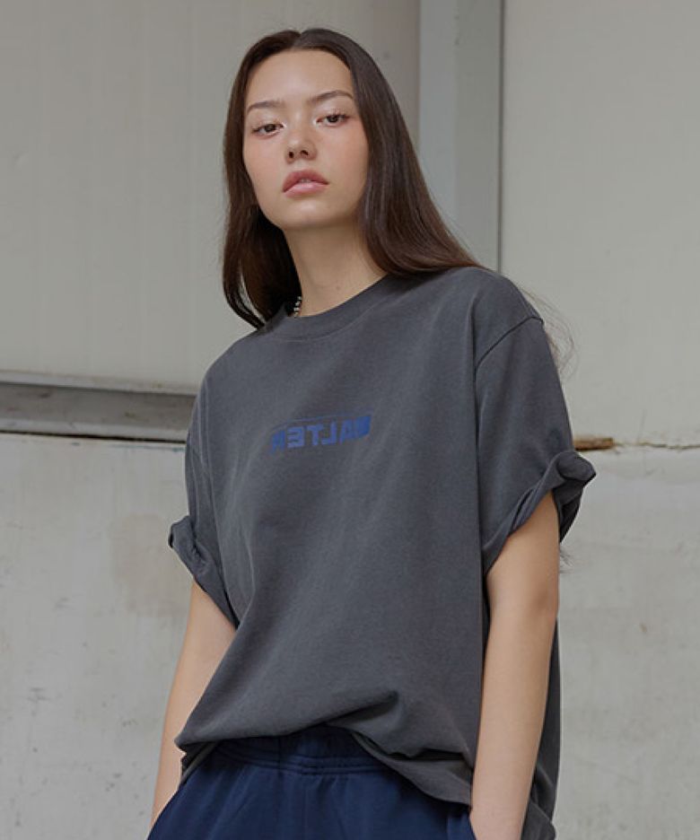 Pigment Neat Logo T-shirt_Charcoal