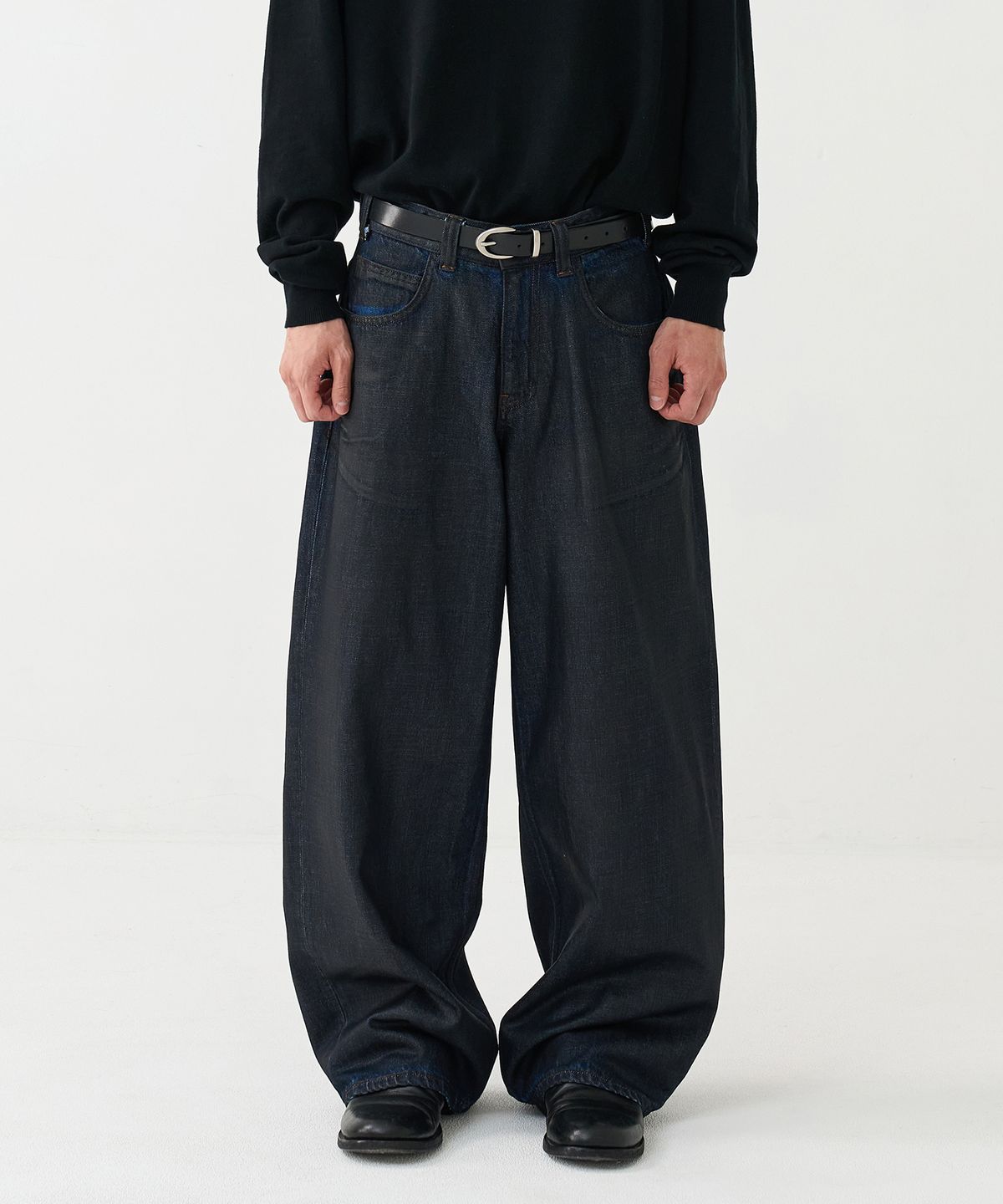 노운(NOUN) wide coated denim pants (indigo)