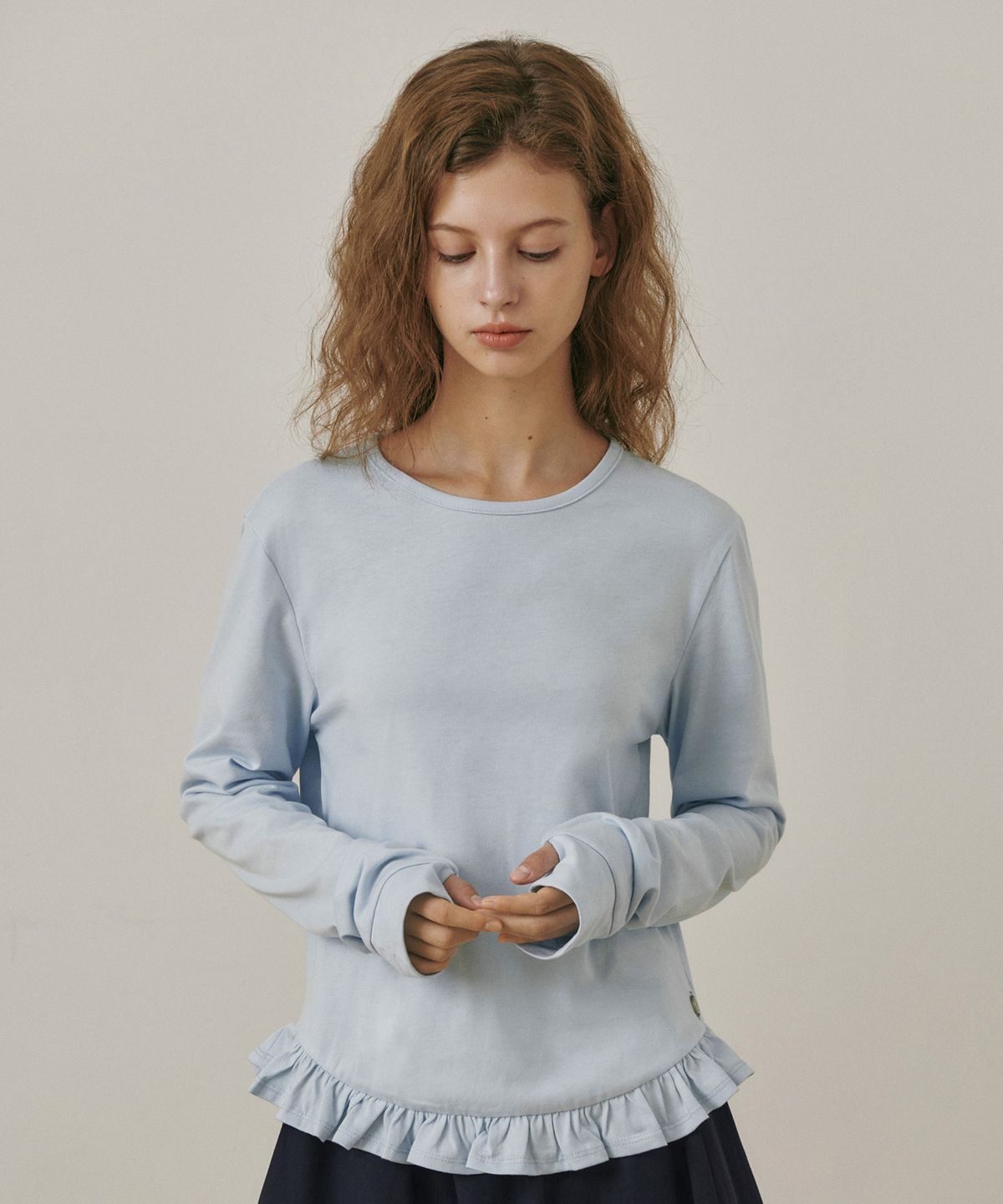 벨로엘(BELLOL) Ruffle soft round neck T-shirt SKYBLUE