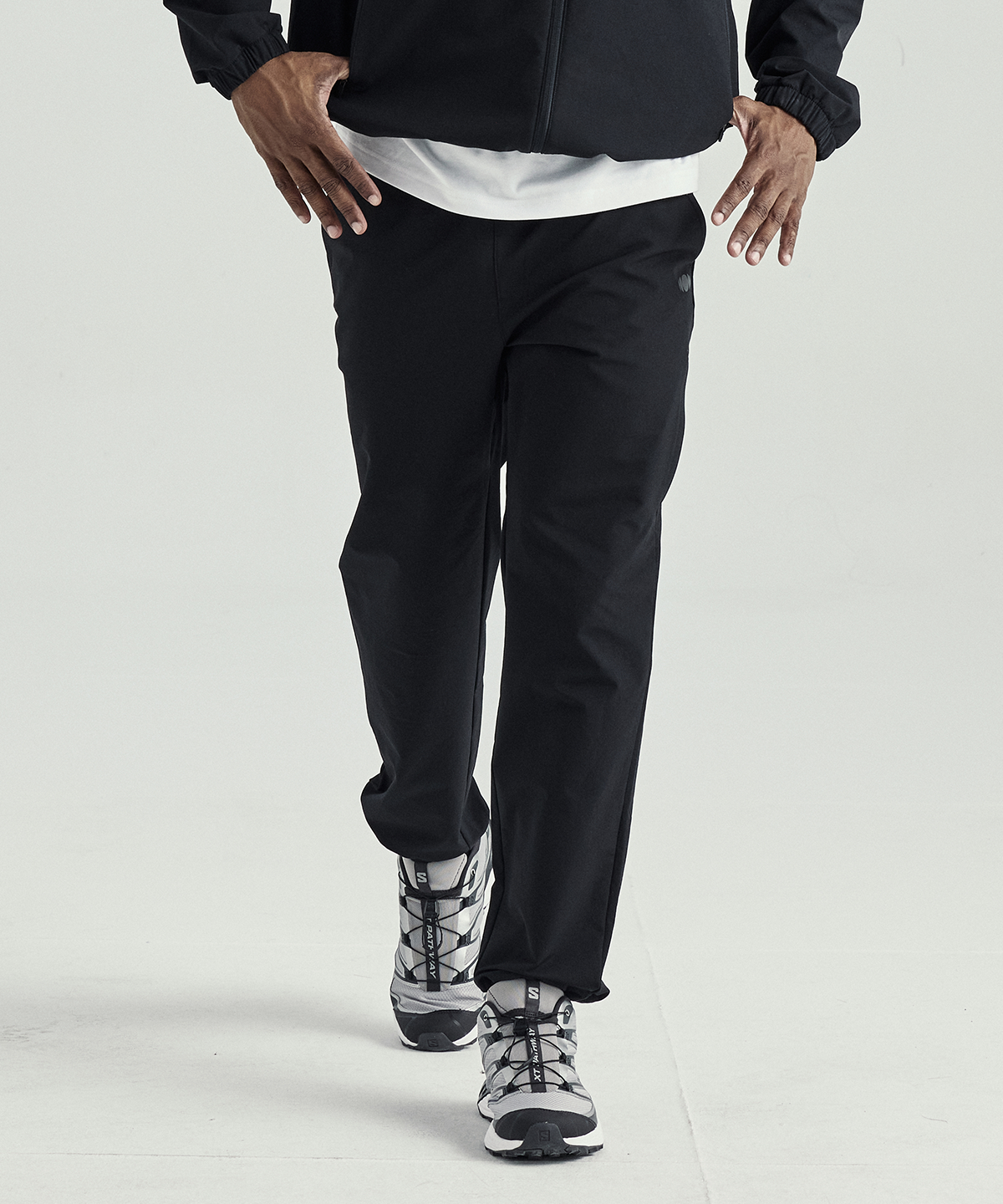 판토폴라도르(PANTOFOLADORO) 데일리 베이직핏 팬츠 BLACK