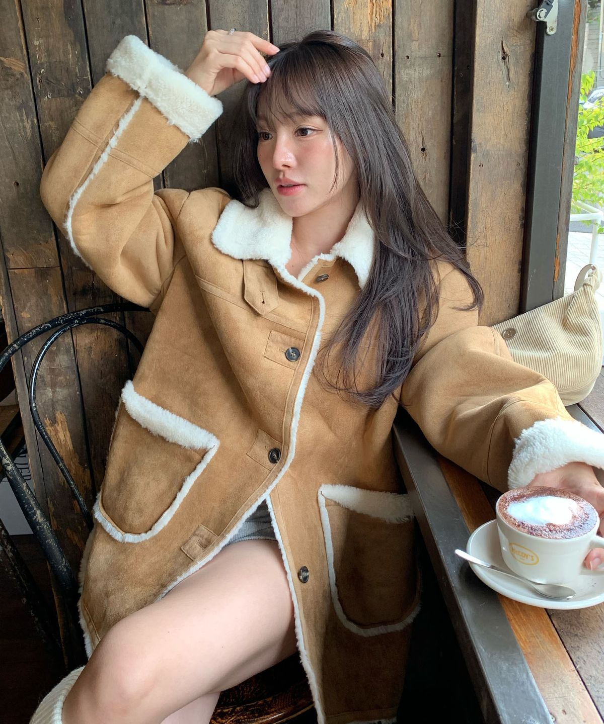 코드그라피(CGP) (우먼) 시어링 스웨이드 하프 코트 무스탕_베이지