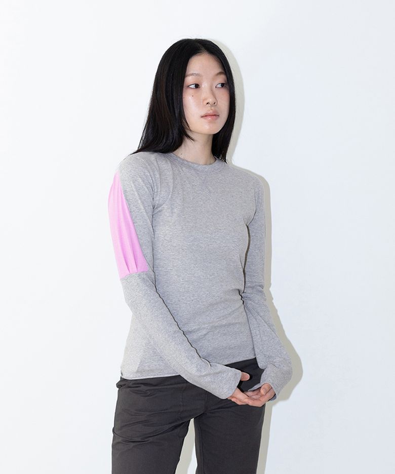 핀턱 슬리브 스웻셔츠 인 멜란지 그레이