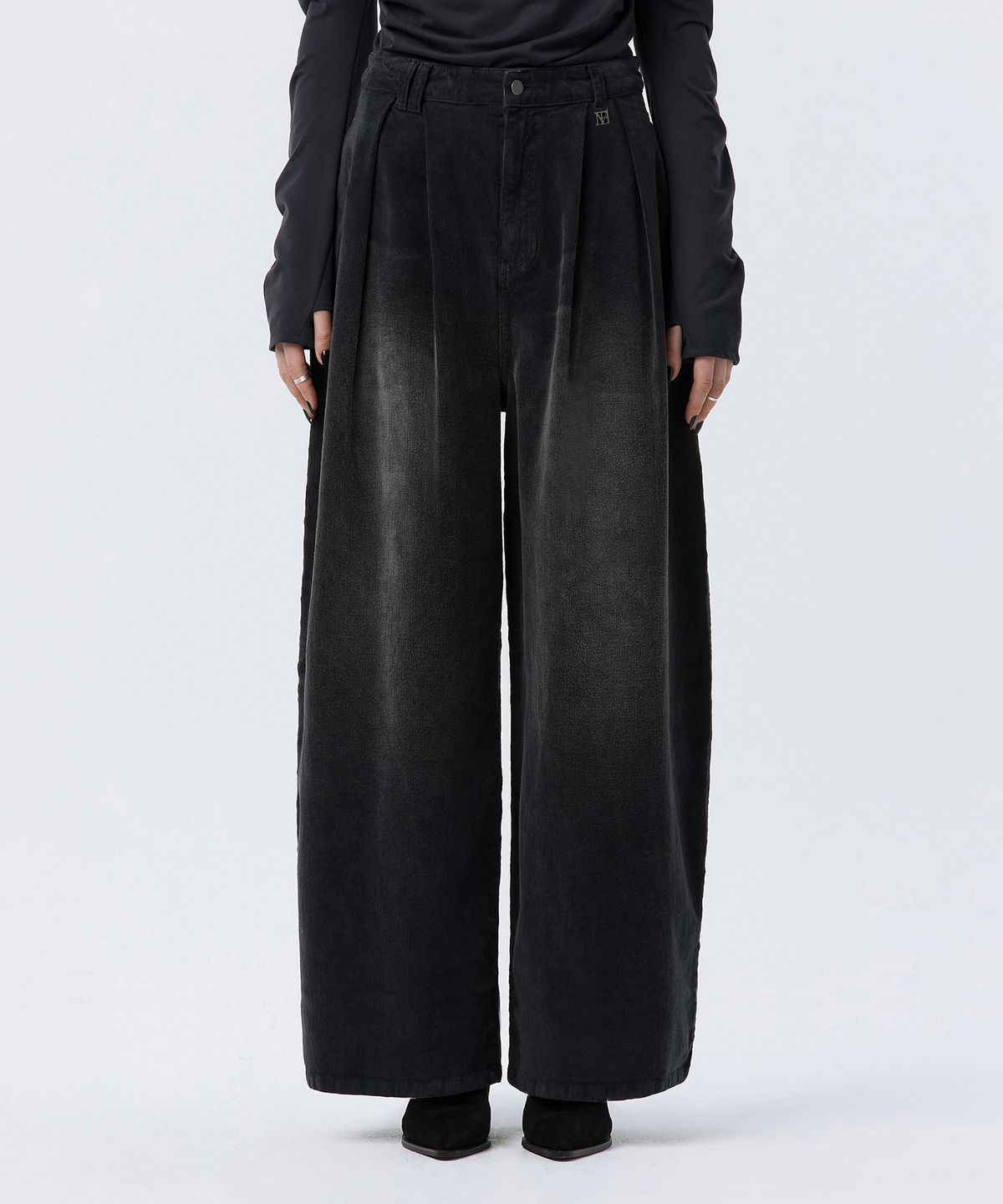 트리밍버드(TREEMINGBIRD) Corduroy Balloon Pants [ Black ]