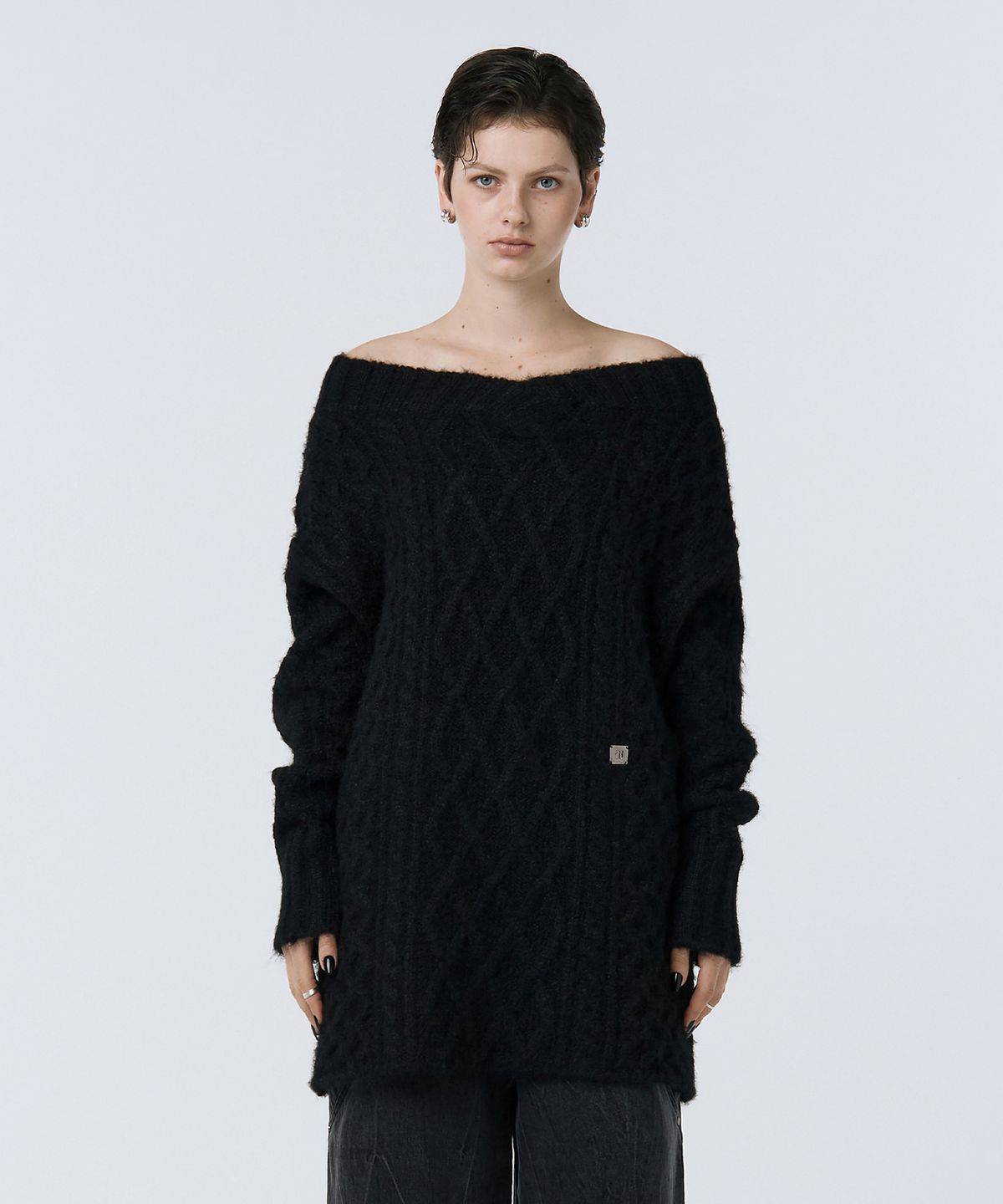 트리밍버드(TREEMINGBIRD) Oversized Off-Shoulder Knit [ Black ]