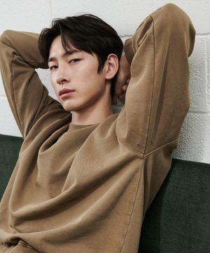 피그먼트 오버숄더 에어홀 맨투맨 (Beige)