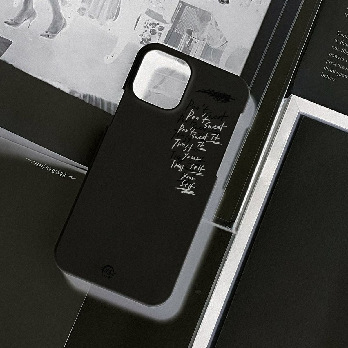 베이스언유즈(BASEDON_YOUTH) Don t sweat it  white x black jelly CASE