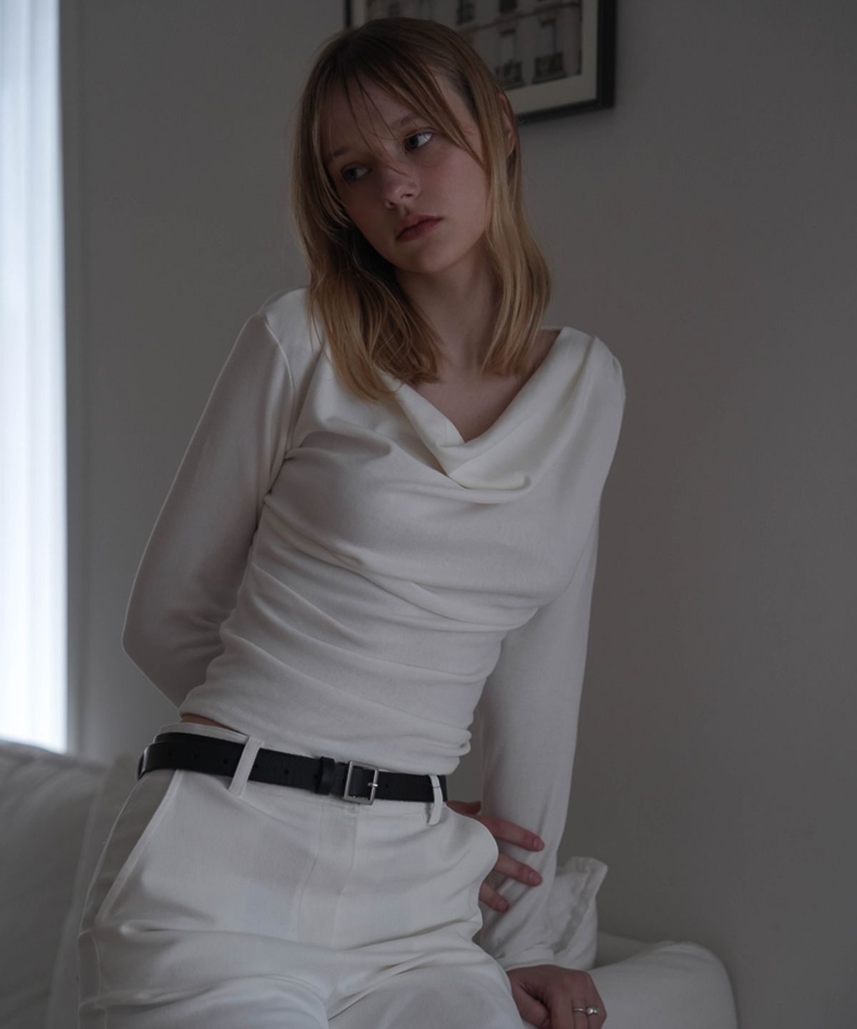 드헤베(DEHEVE) Drape Neck Long Sleeve [Ivory]