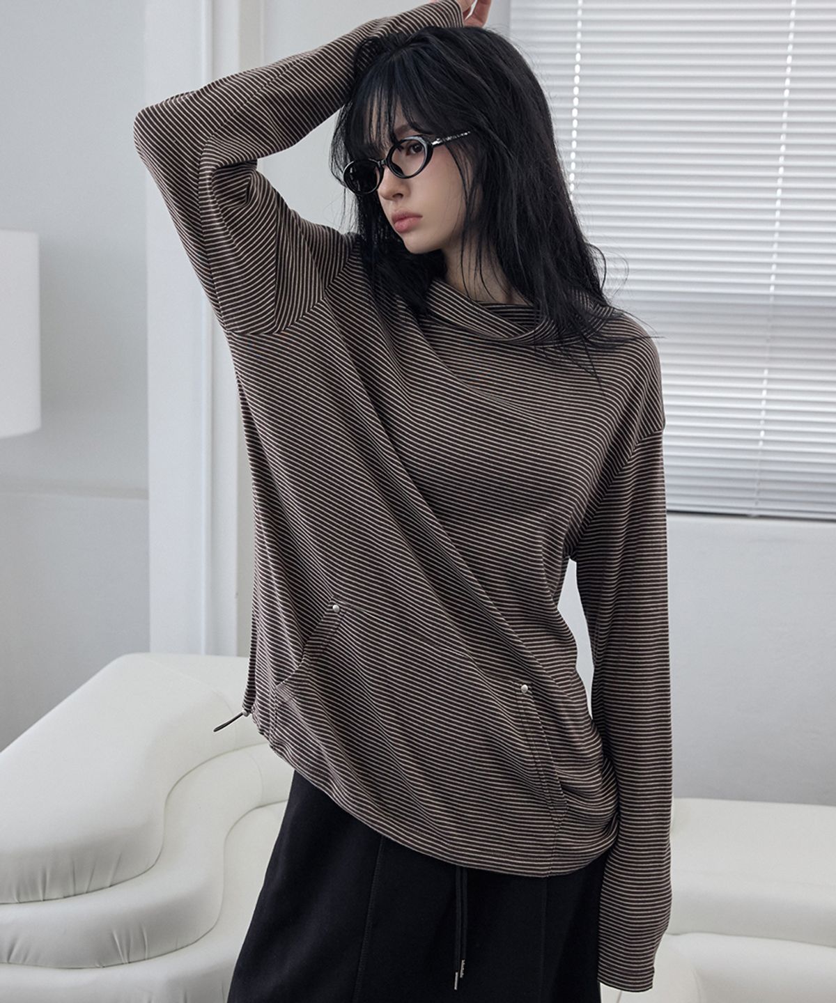 렌세(RENSE) Loose Fit Turtleneck Tee Brown Stripe