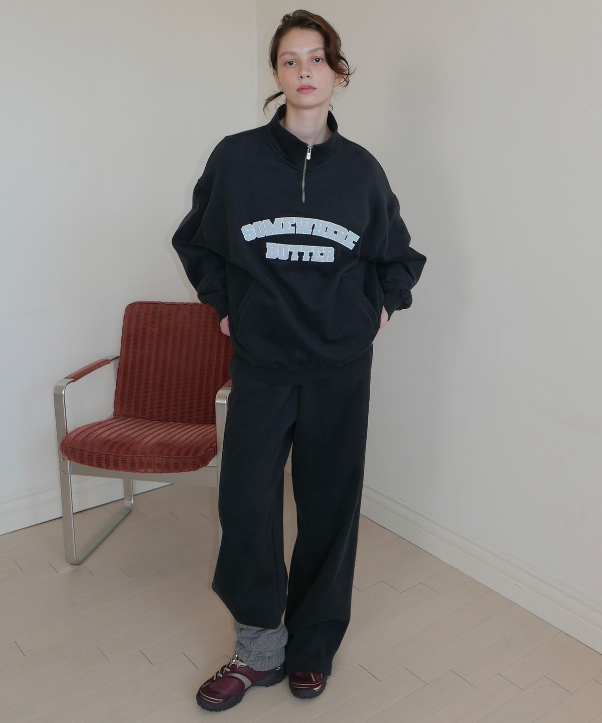 썸웨어버터(SOMEWHEREBUTTER) Square Logo Half Zip-Up Sweatshirt - Charcoal