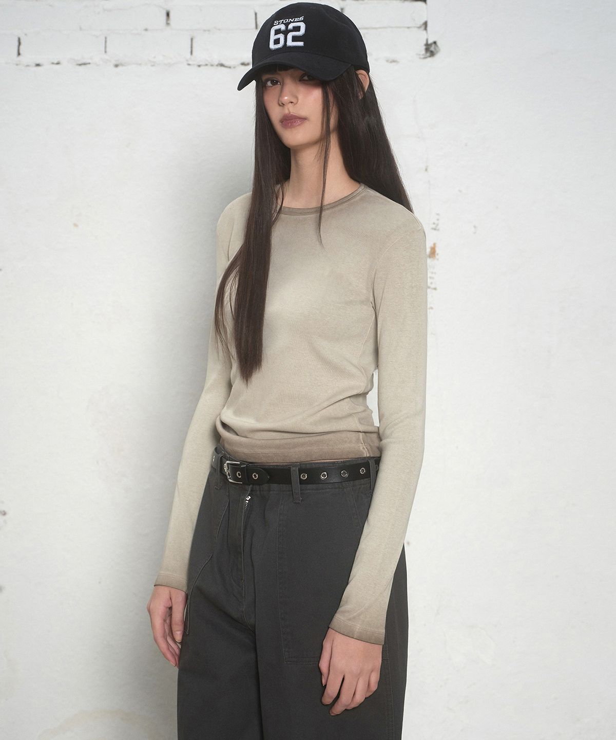 무신사 스탠다드 우먼(MUSINSA STANDARD WOMAN) 우먼즈 더티 다이드 슬림 크루 넥 긴소매 티셔츠 [그레이쉬 베이지]