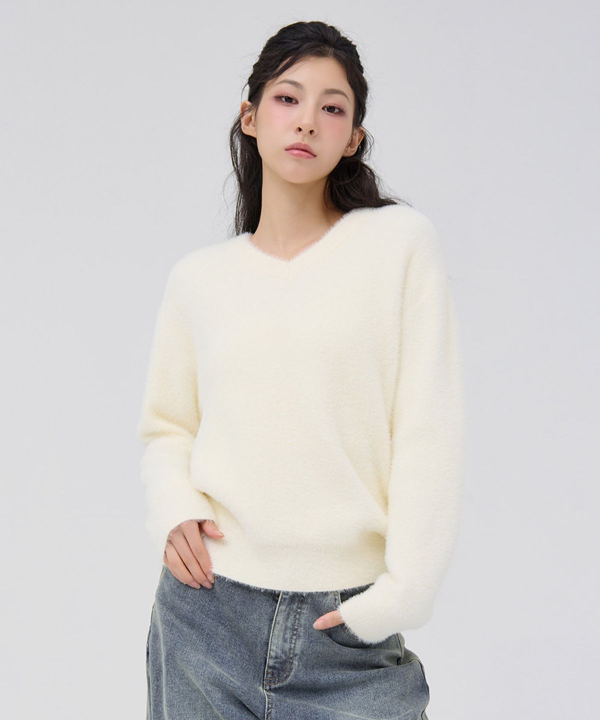 체이스컬트(CHASECULT) 여성 V-NECK 날개사 스웨터-아이보리