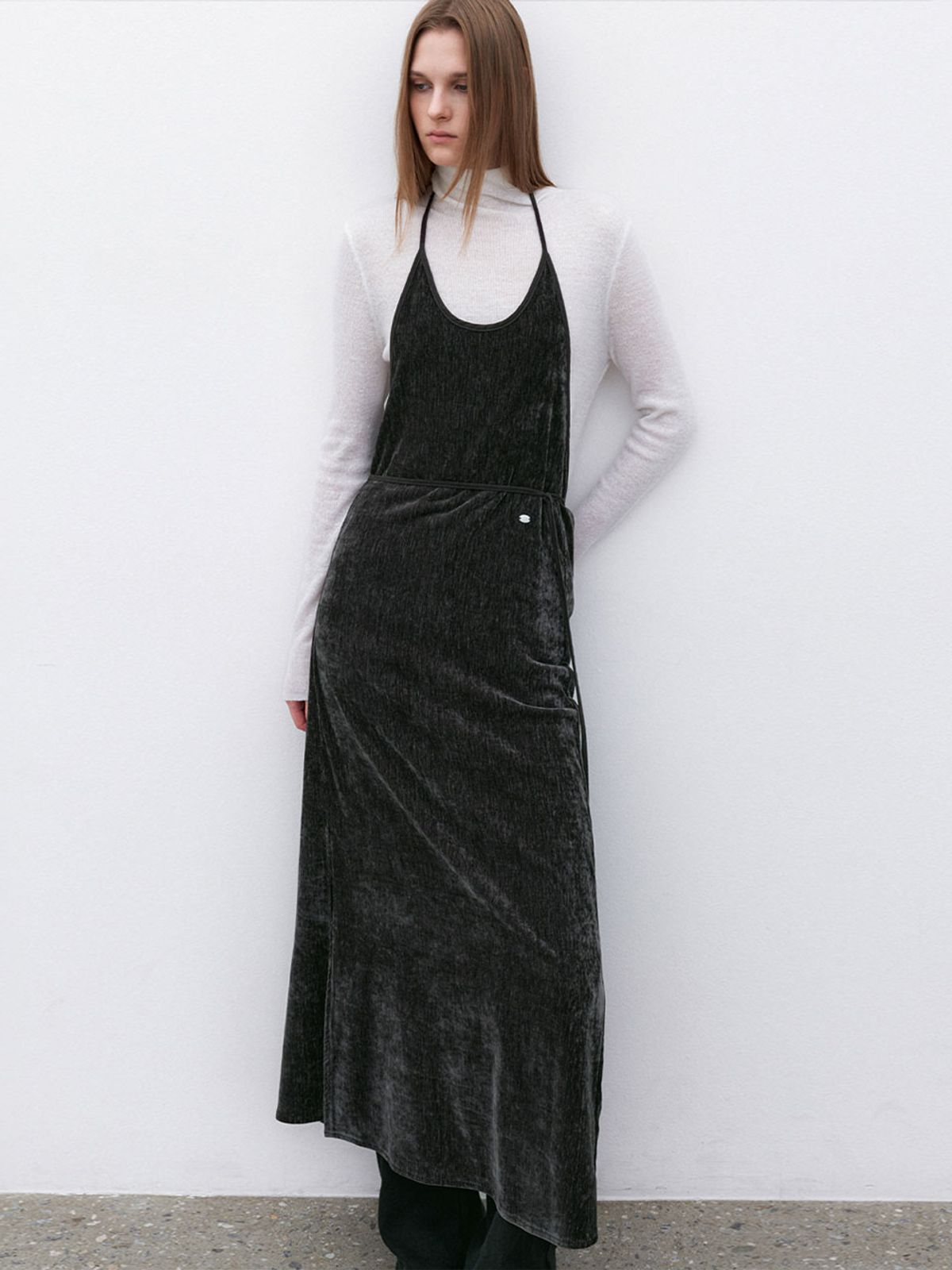 아틀리에 나인(ATELIER NAIN) SOFT VELVET HALTER NECK DRESS(OP-6310)