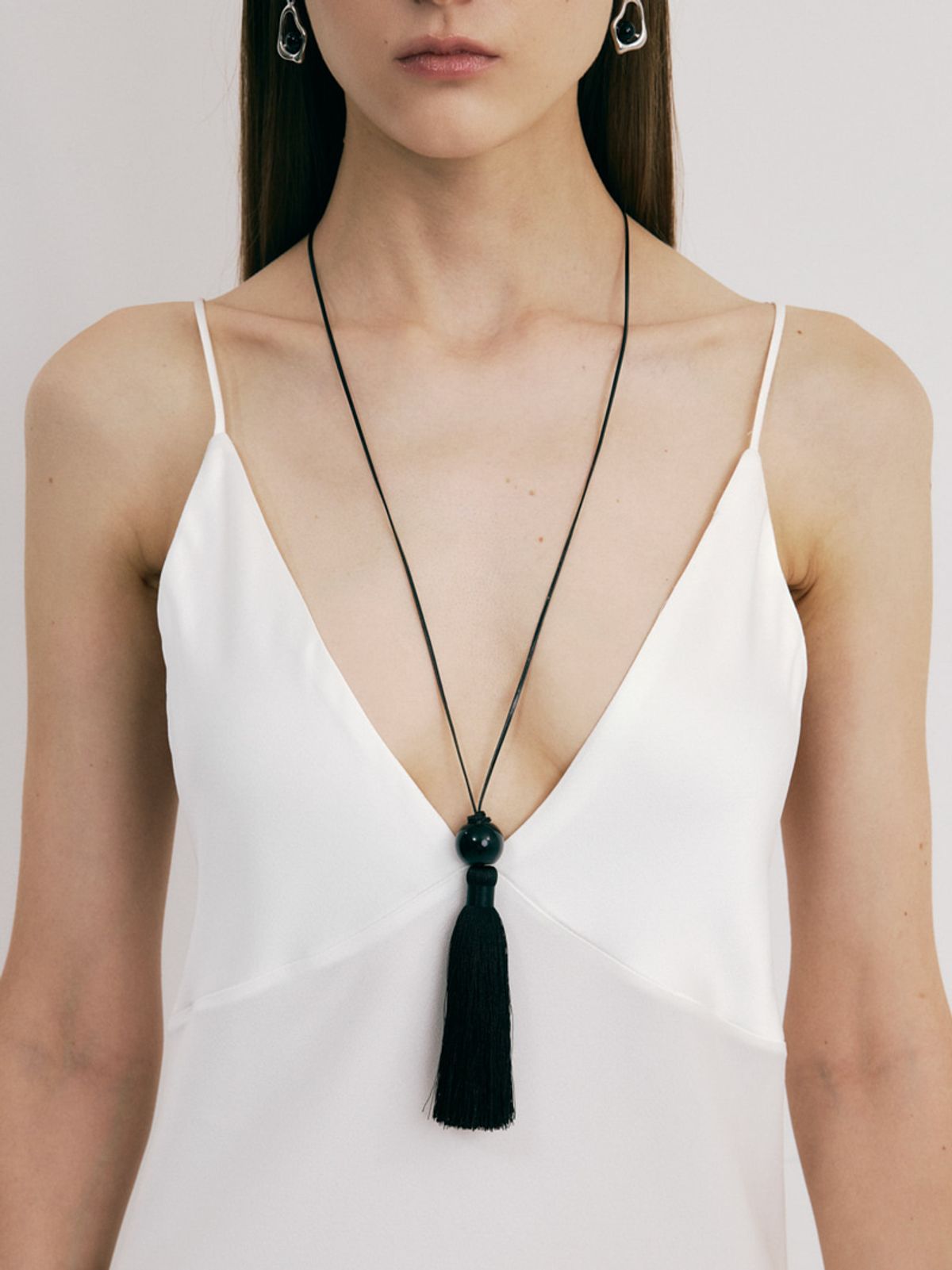 소수(SOSOO) Mordern Tassel Stone Necklace [ L size ] Black
