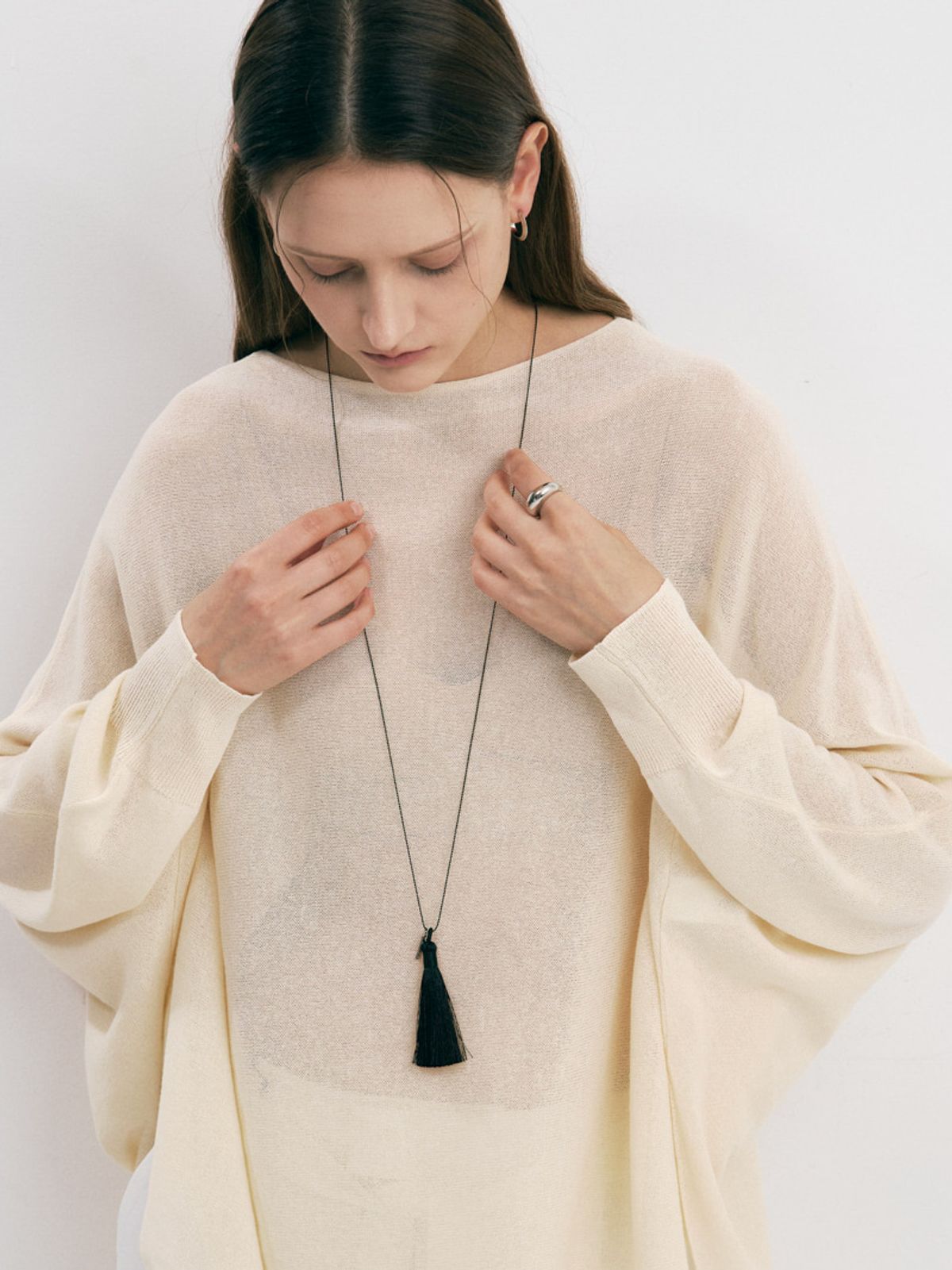 소수(SOSOO) Simple All-Black Tassel Necklace