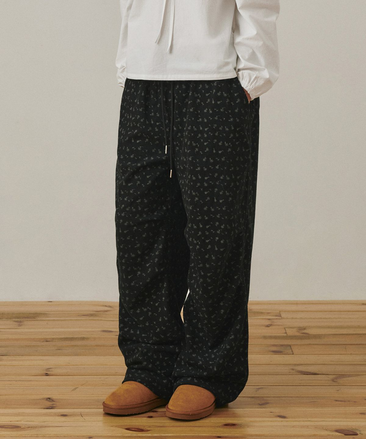 벨로엘(BELLOL) Flower pintuck pants BLACK