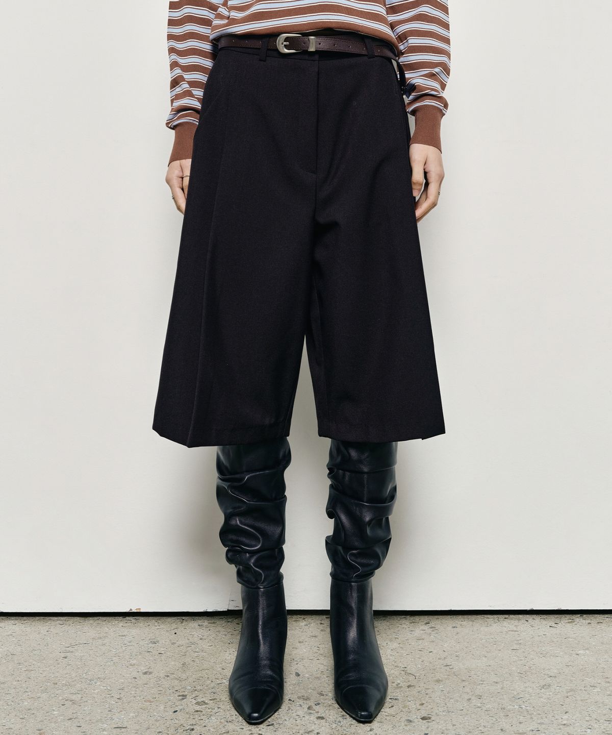닉앤니콜(NICK&NICOLE) WIDE PINTUCK BERMUDA PANTS_BLACK
