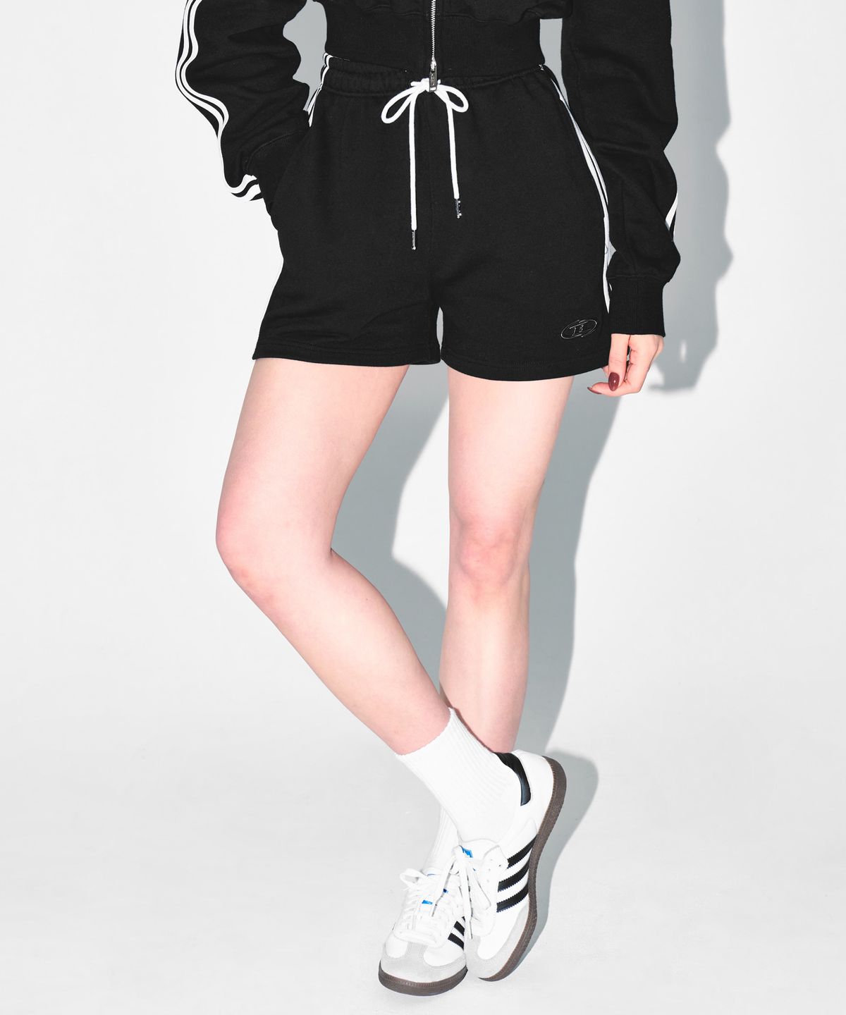 본투윈(BORN TO WIN) W CHROME B TRACK LINE SHORTS [BLACK]