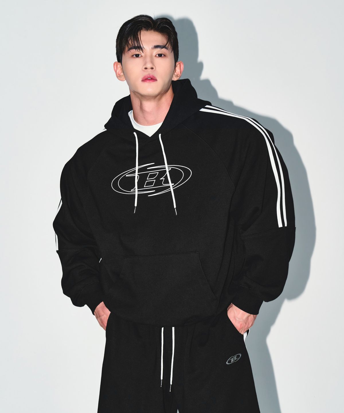 본투윈(BORN TO WIN) STROKE B TRACK LINE HOODIE [BLACK]