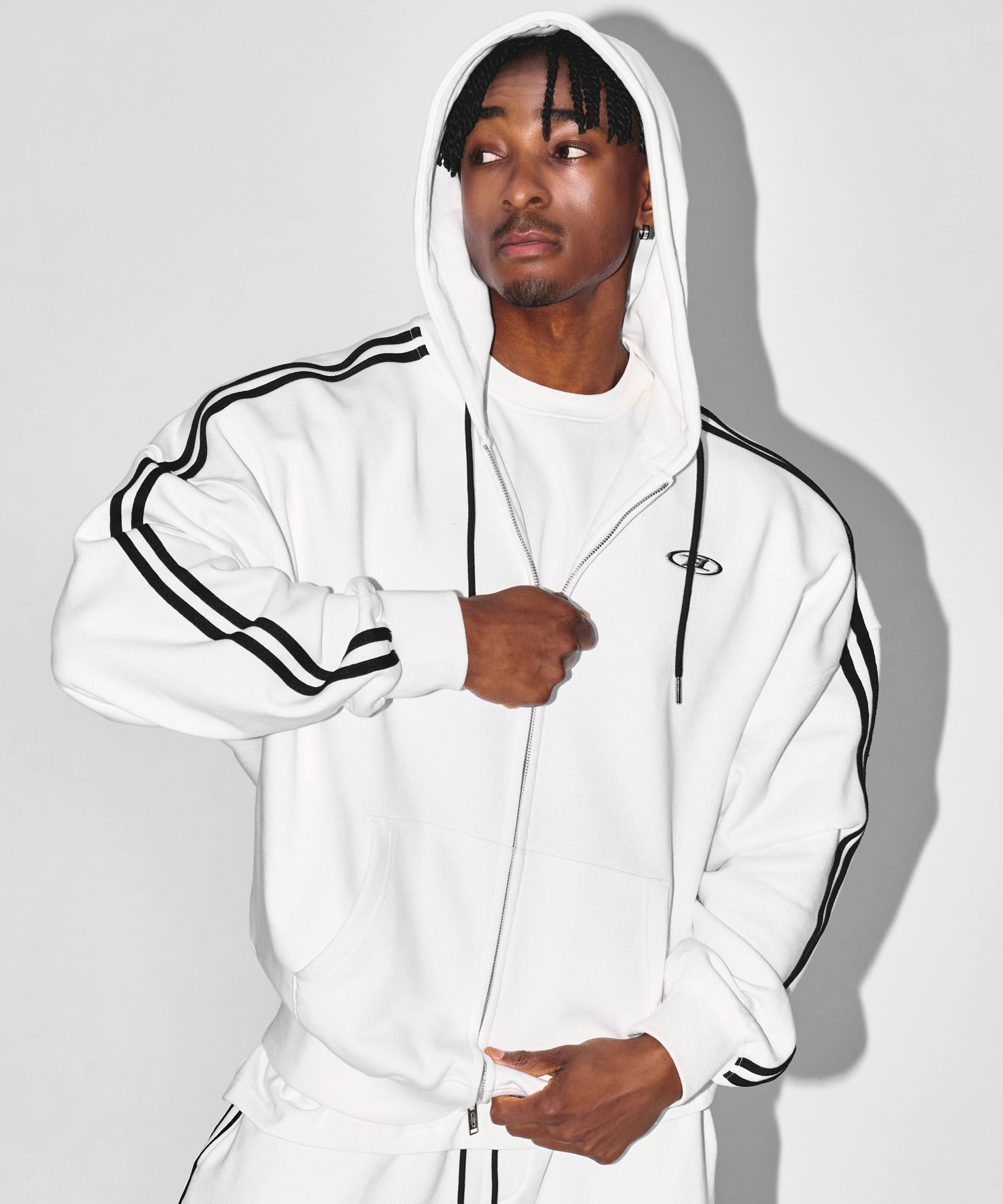 MUSINSA | BORN TO WIN CHROME B TRACK LINE HOODIE ZIP-UP [WHITE]