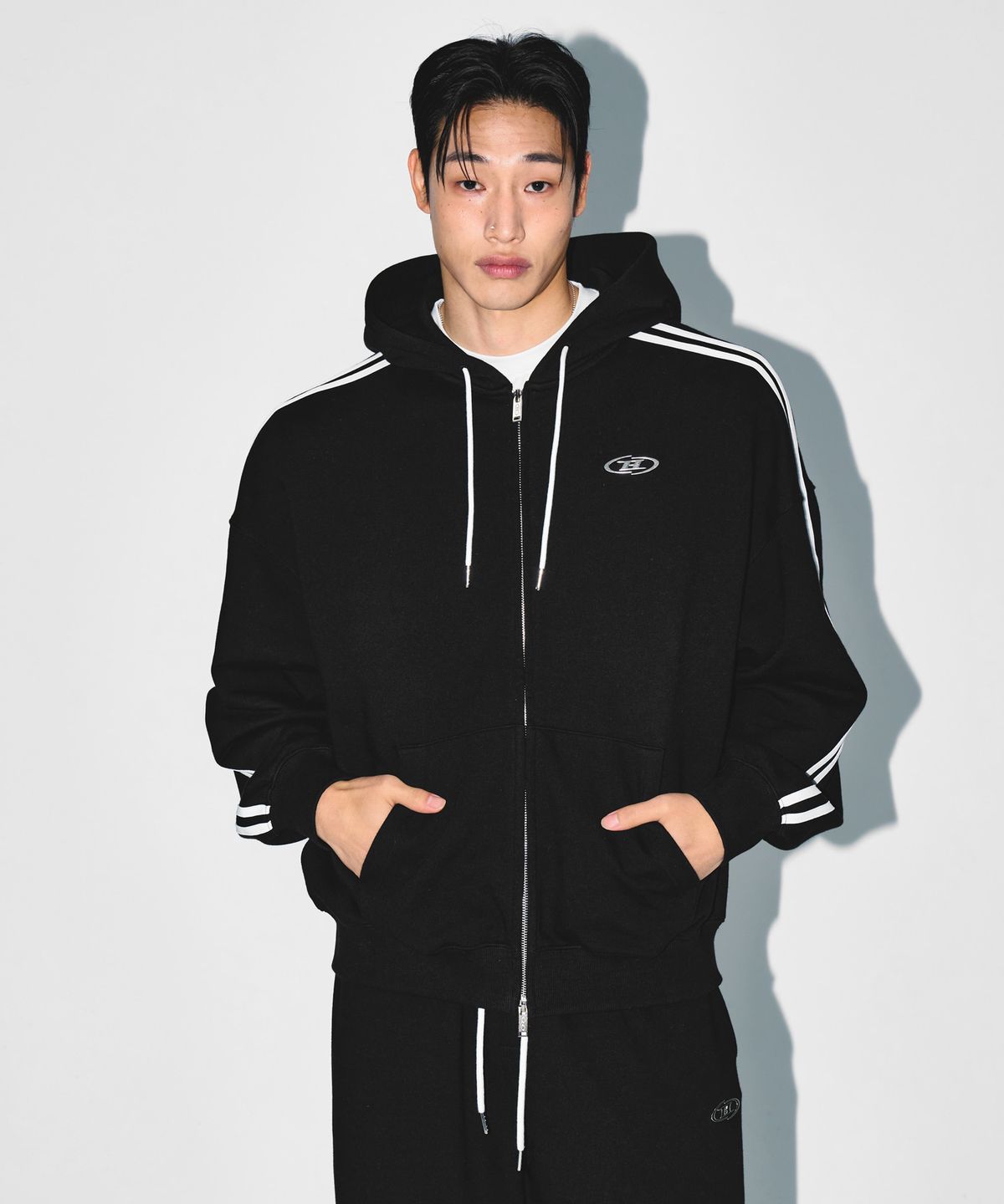 본투윈(BORN TO WIN) CHROME B TRACK LINE HOODIE ZIP-UP [BLACK]