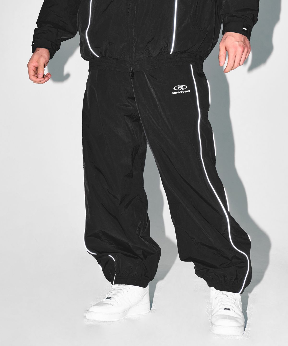 본투윈(BORN TO WIN) B-SYMBOL LOGO NYLON JOGGER PANTS [BLACK]