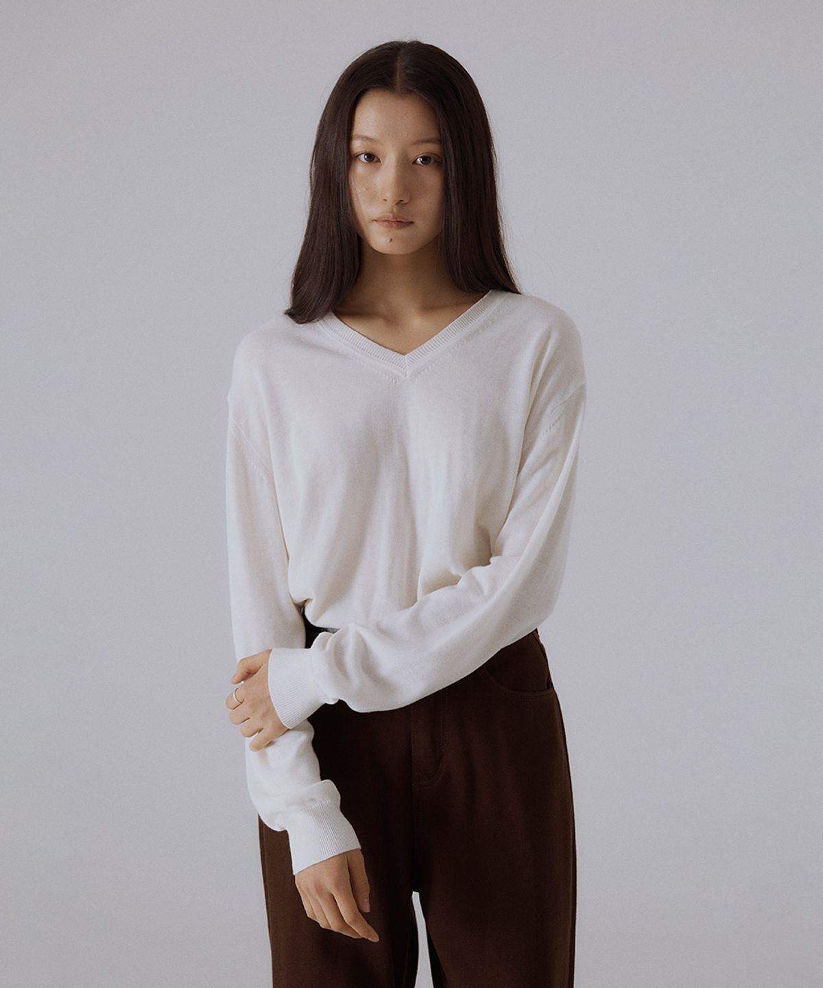 실른(SILN) Soma v-neck pullover knit (IVORY)