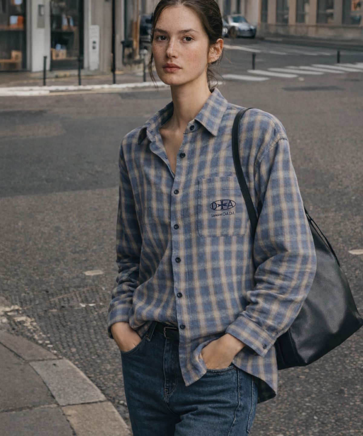 런던다다(LONDONDADA) SIGNATURE EMBROIDERY LOOSE-FIT CHECK SHIRT, BLUE GREY
