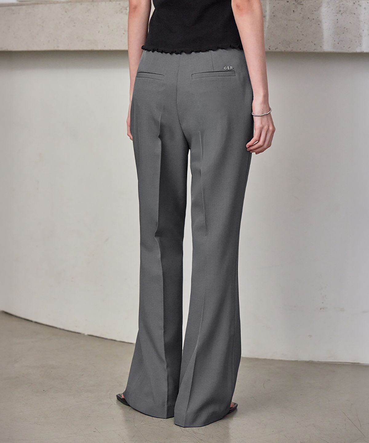 런던다다(LONDONDADA) SIGNATURE ESSENTAIL BOOTCUT SLACKS, CHARCOAL