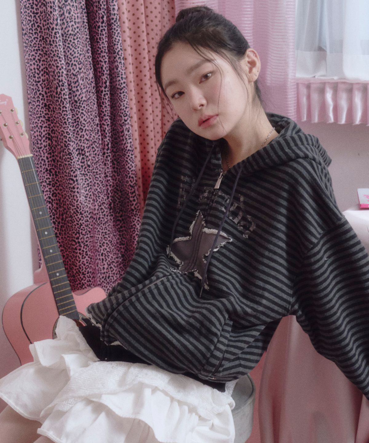 프렌다(PRENDA) STRIPE STAR CUT-OFF HOOD ZIP-UP BLACK