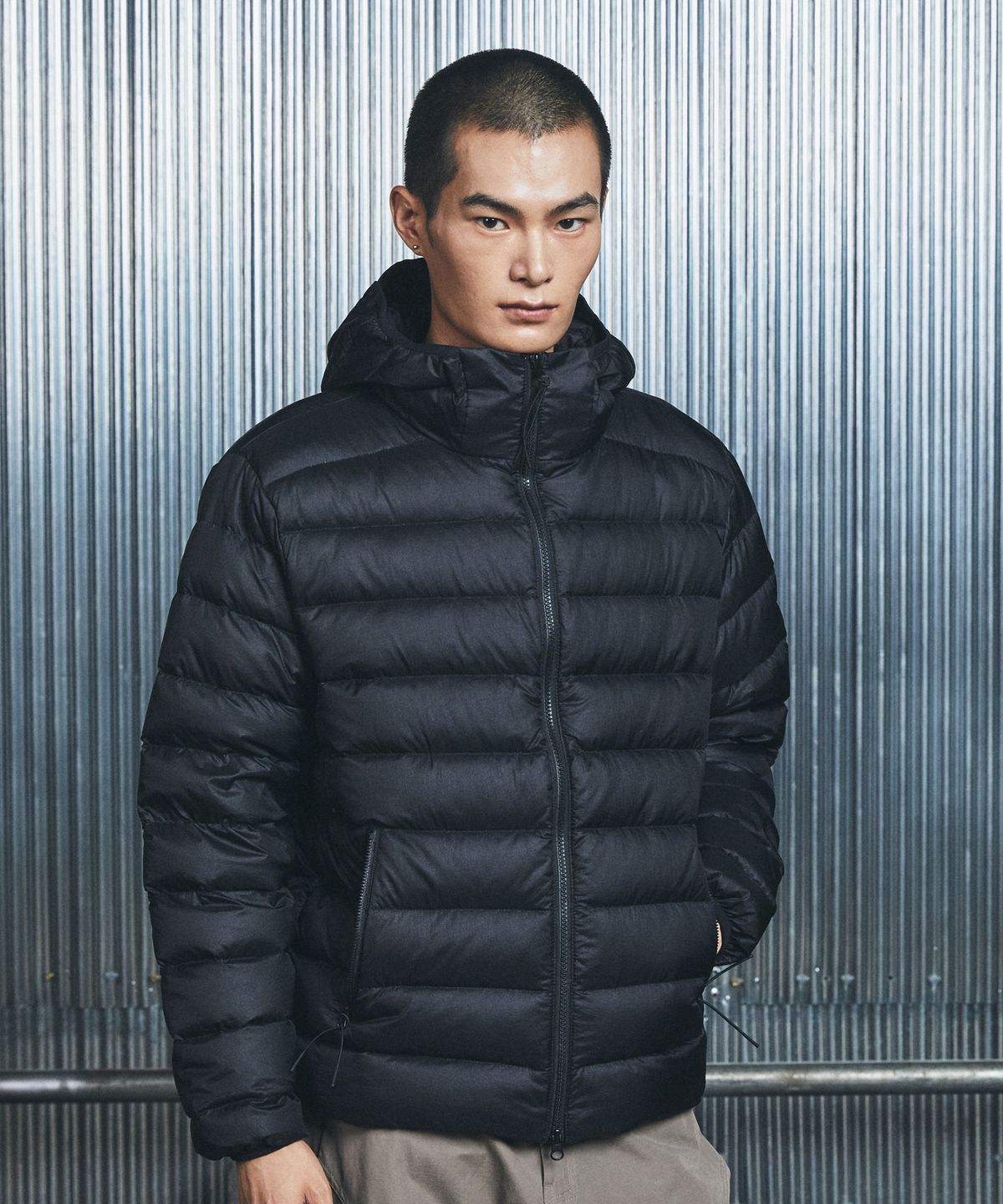 칼라파타르(KALAPATTHAR) BACK LOGO DUCK DOWN LIGHTWEIGHT PADDED JACKET -BLACK