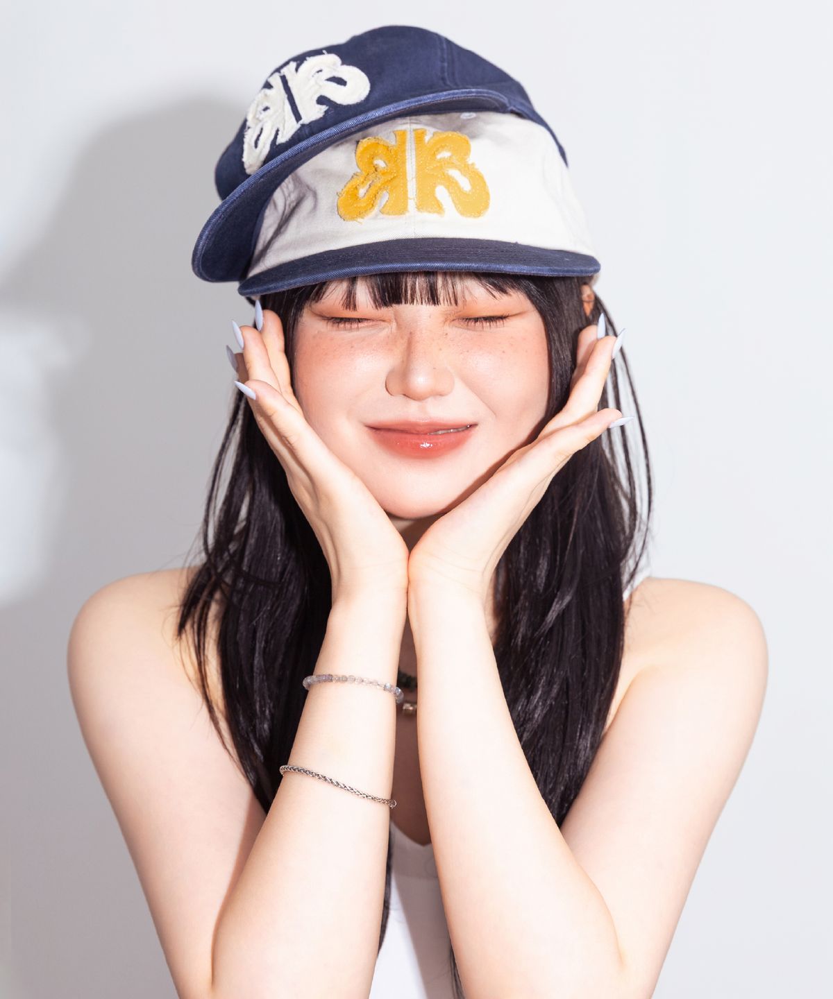 피마다지윈(PIMADAZIWIN) BBI Collabo Applique Camp Cap [Ivory/Navy]