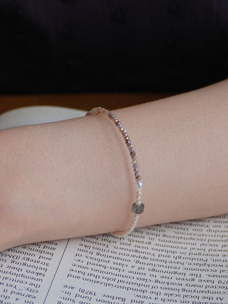 Blonde labrado bracelet #B046