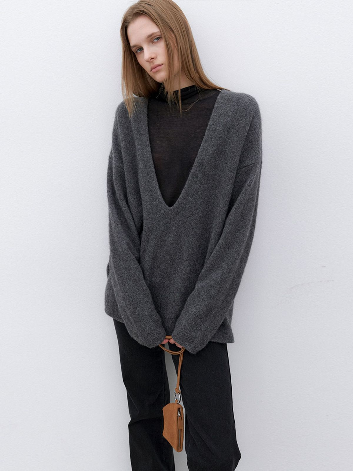 아틀리에 나인(ATELIER NAIN) (T-7144)YAK BLENDED DEEP V-NECK KNIT