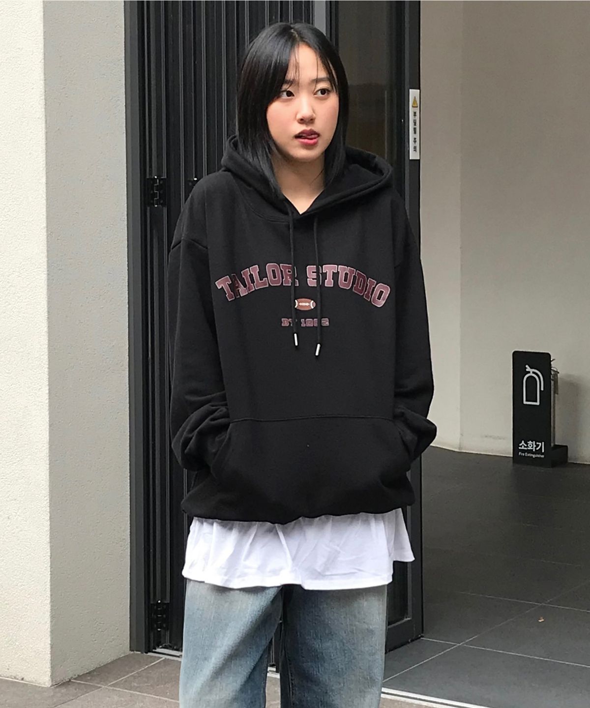 테일러 스튜디오(TAILOR STUDIO) [기모/NO기모] 컬리지 아치 로고 후드 (블랙)