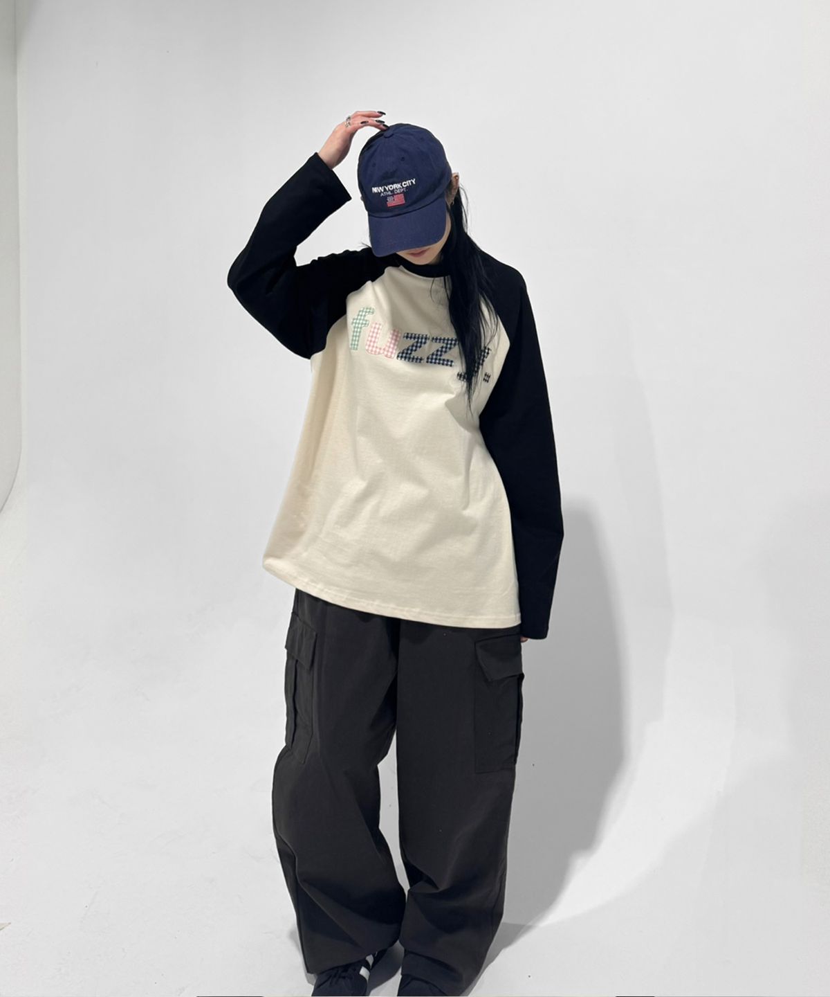 퍼지스캔(FUZZY SCAN) 패치 알파벳 레글런 배색 롱슬리브 1color
