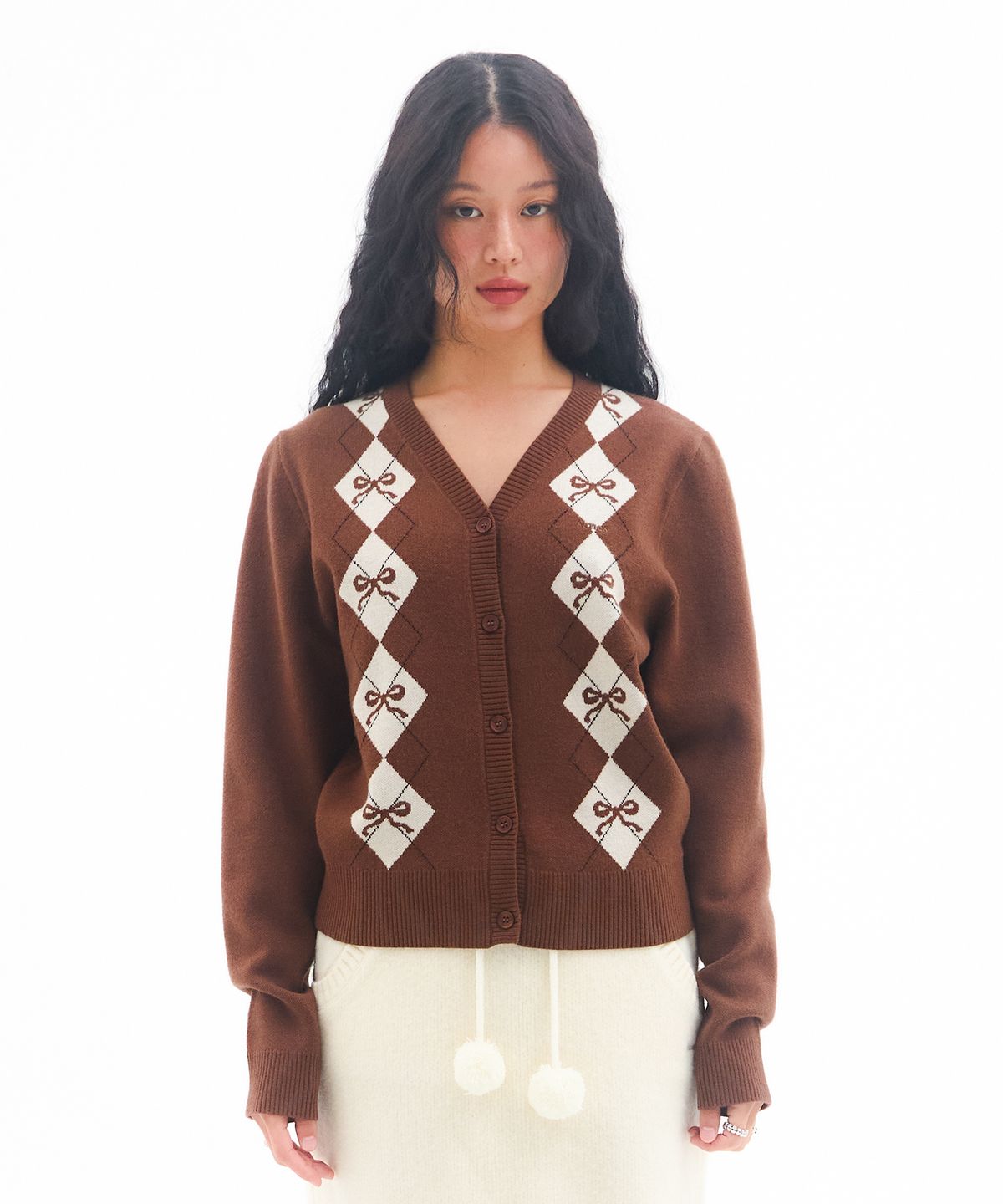 아메스 월드와이드(AMES-WORLDWIDE) CROP V NECK ARGYLE CARDIGAN BROWN
