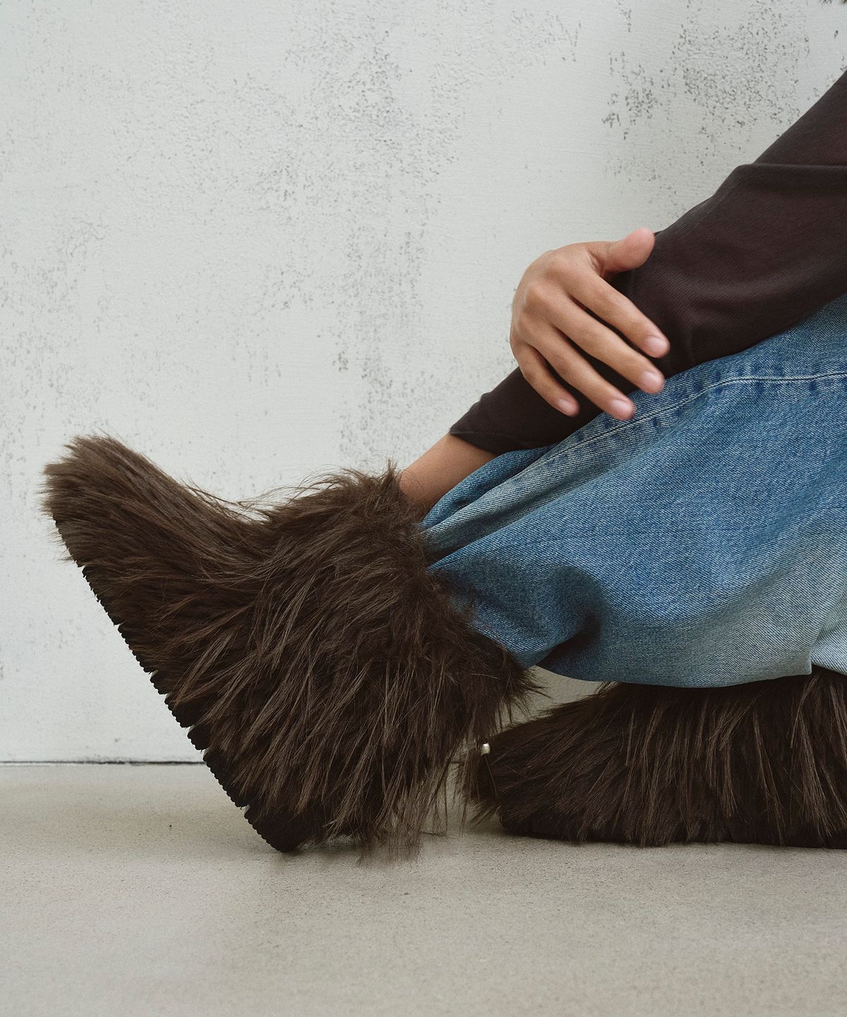 트윗비피(TWVP) Puky Shaggy Ankle Boots (2Color) 푸키 샤기 앵클부츠 25SF10G