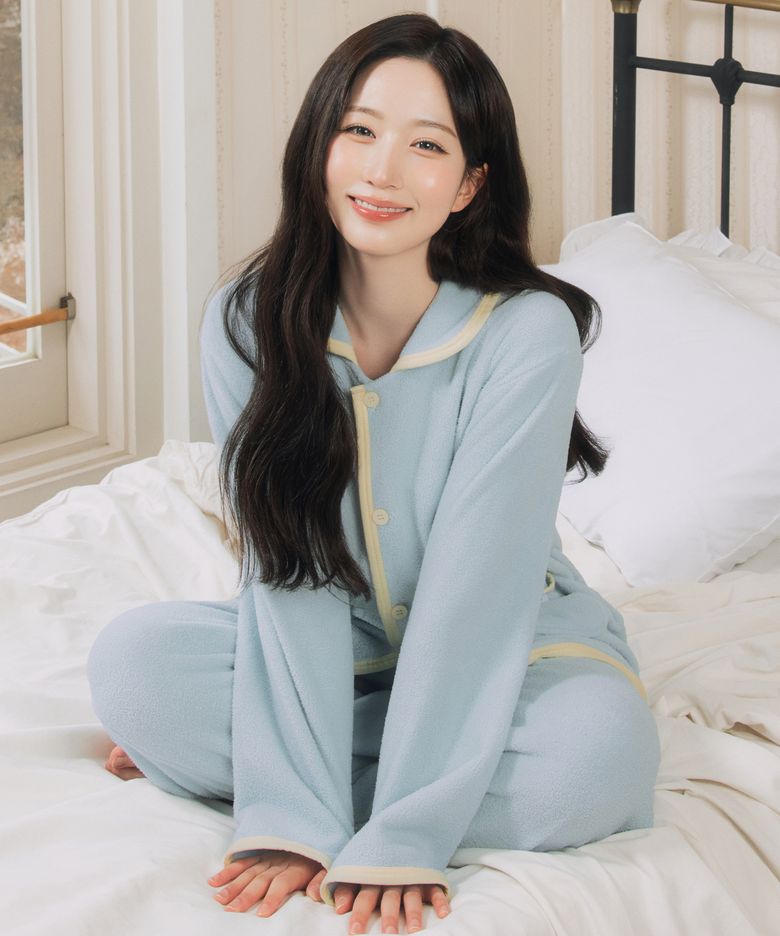[NMIXX PICK] 플러피 퓨어 긴팔 커플 수면 잠옷 세트 페일블루