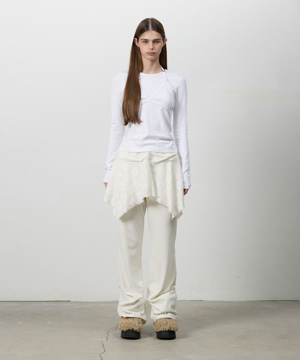쓰리투에이티(THREE TO EIGHTY) PIN-TUCK BOOTCUT SKIRT PANTS IVORY